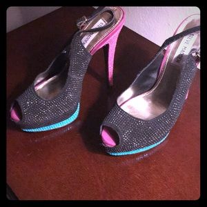 Steven Madden stunning heels.